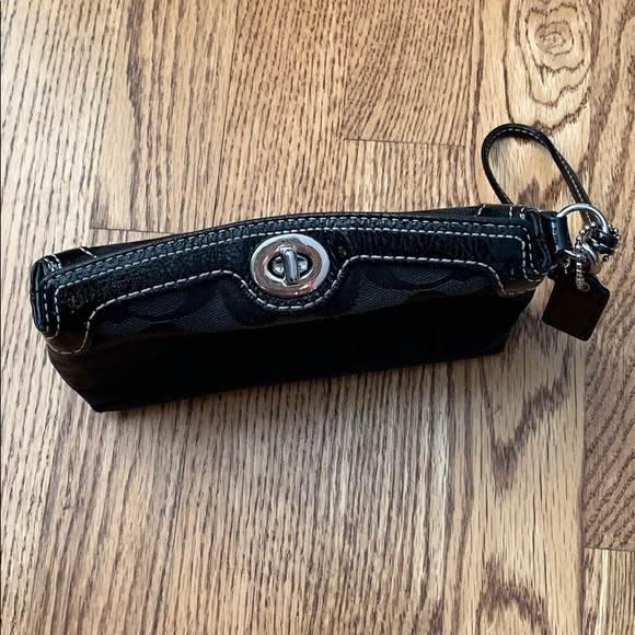 Coach wristlet - Picture 2 of 4